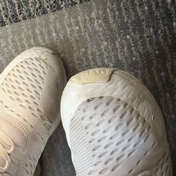 white nike air max 270
small hole in right big toe (shown in third pic) - Picture 3 of 4